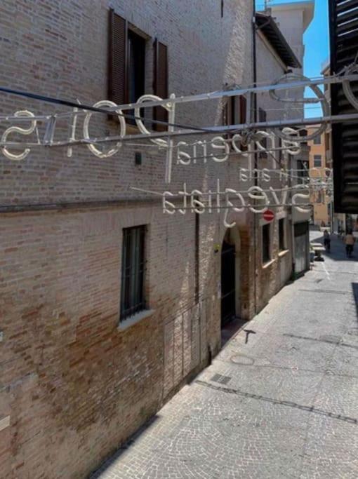 Appartamento Centro Storico Nuovo E Ristrutturato Pesaro Esterno foto